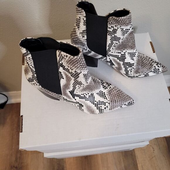 Lulus Snakeskin Chelsea Ankle Boots Women's 10 Booties 3" Heel Elastic Ankle - Picture 2 of 8